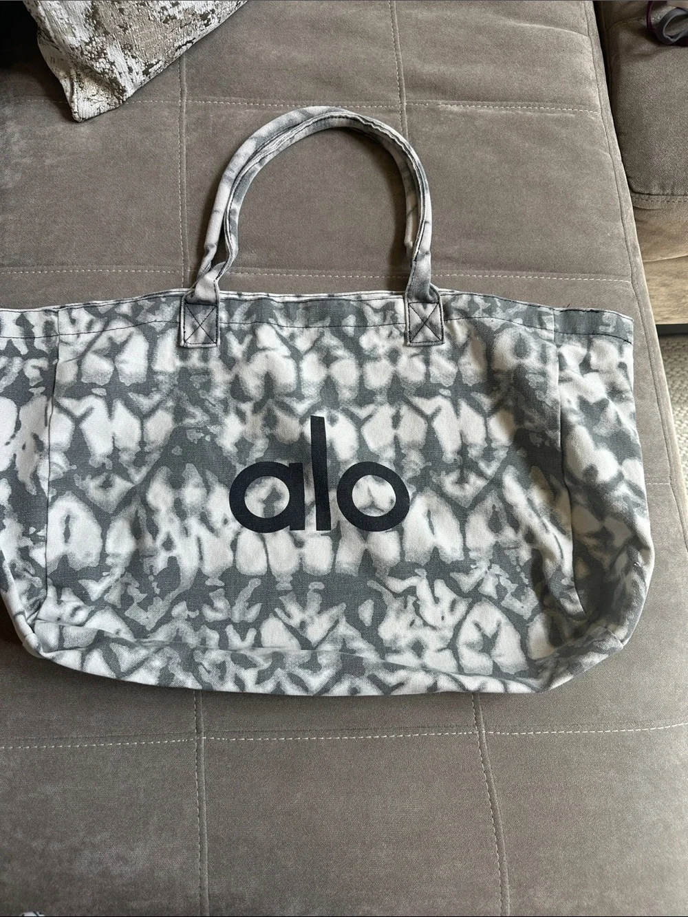 ALO Yoga Gray & White Tie-Dye Canvas Tote with Logo